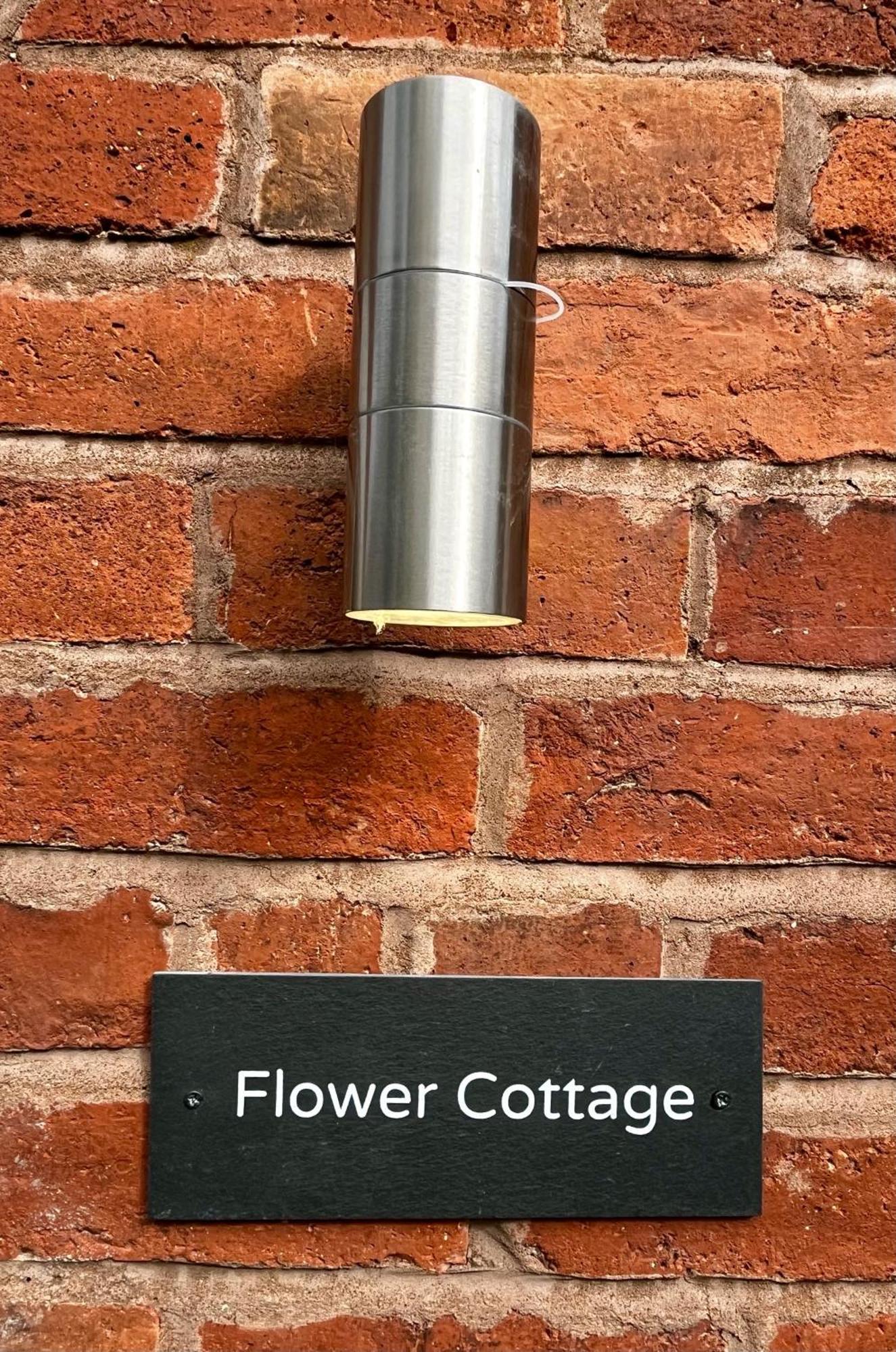 Flower Cottage By Ludlow Castle With Onsite Parking Екстер'єр фото