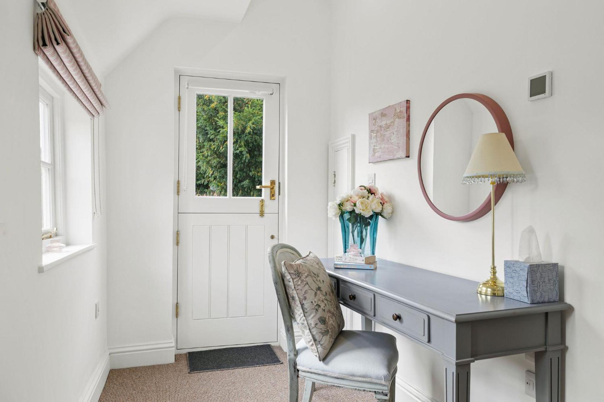 Flower Cottage By Ludlow Castle With Onsite Parking Екстер'єр фото