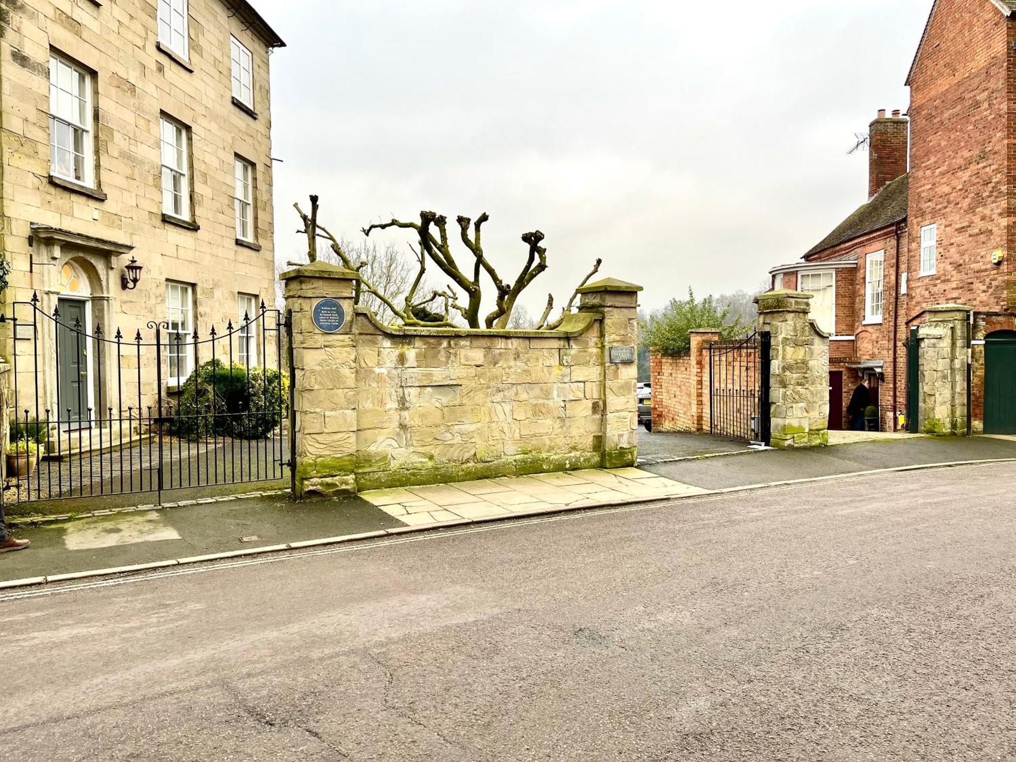 Flower Cottage By Ludlow Castle With Onsite Parking Екстер'єр фото